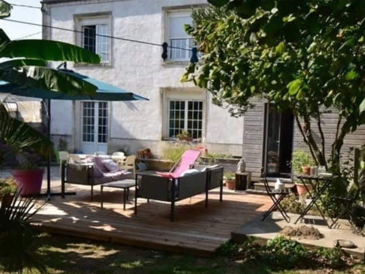 gite-a-vendre-de-319-m2-a-saintes-en-charente-maritime-1