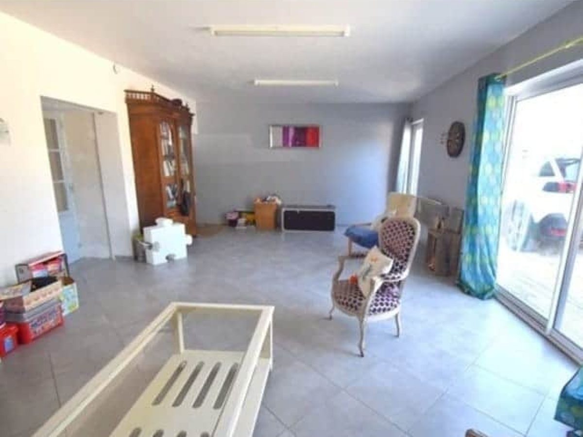 gite-a-vendre-de-319-m2-a-saintes-en-charente-maritime-9