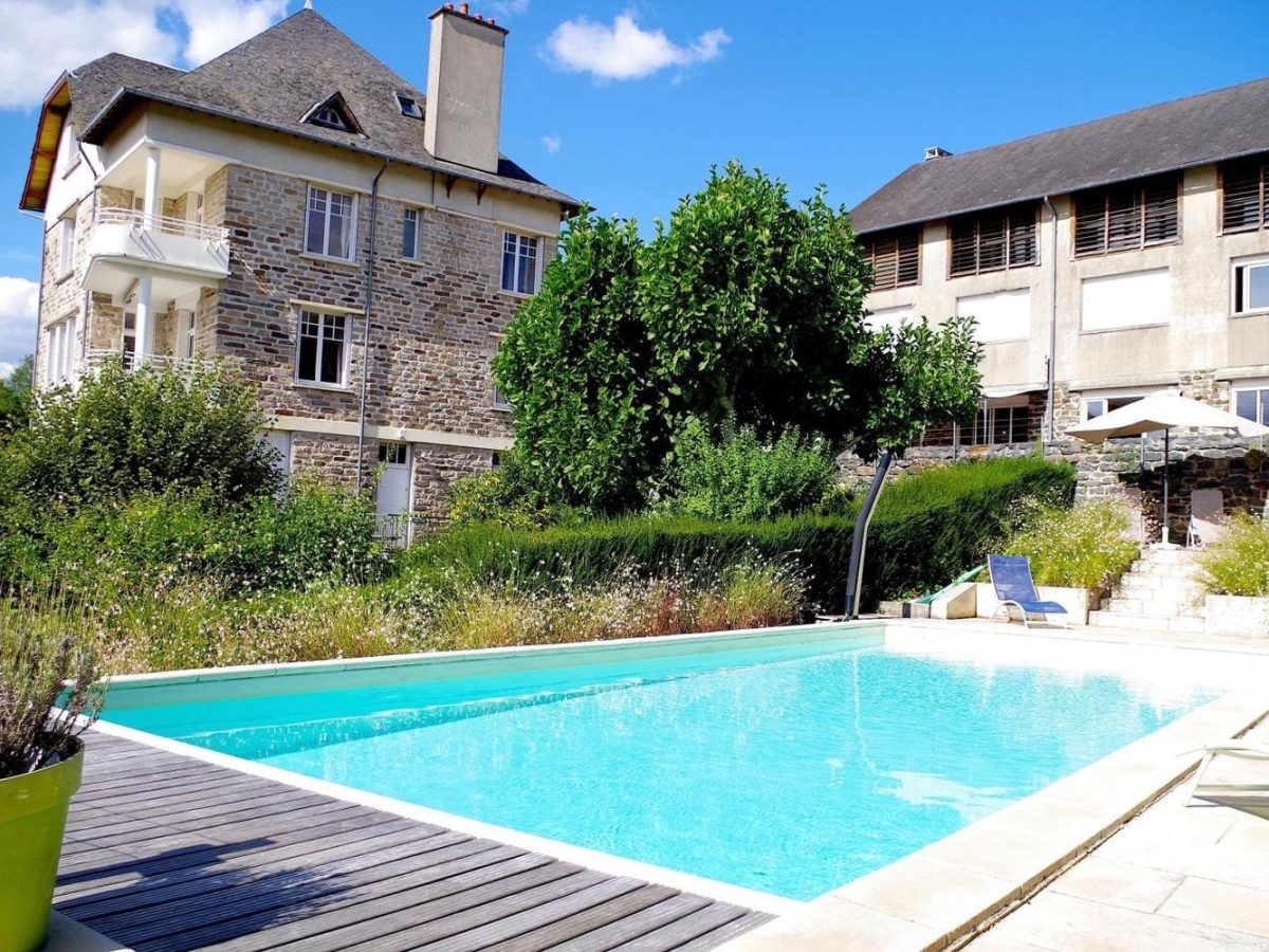 gite-avec-piscine-exterieur-a-vendre-a-uzerche-correze-5