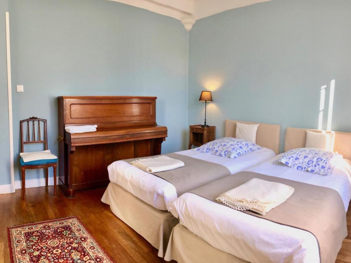 gite-avec-piscine-exterieur-a-vendre-a-uzerche-correze-7