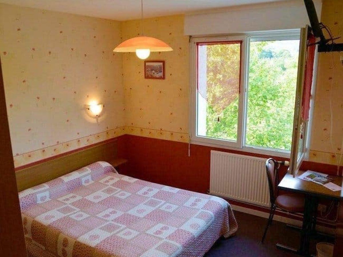 hotel-restaurant-2-a-vendre-de-9-chambres-50-couverts-a-gueret-dans-la-creuse-5