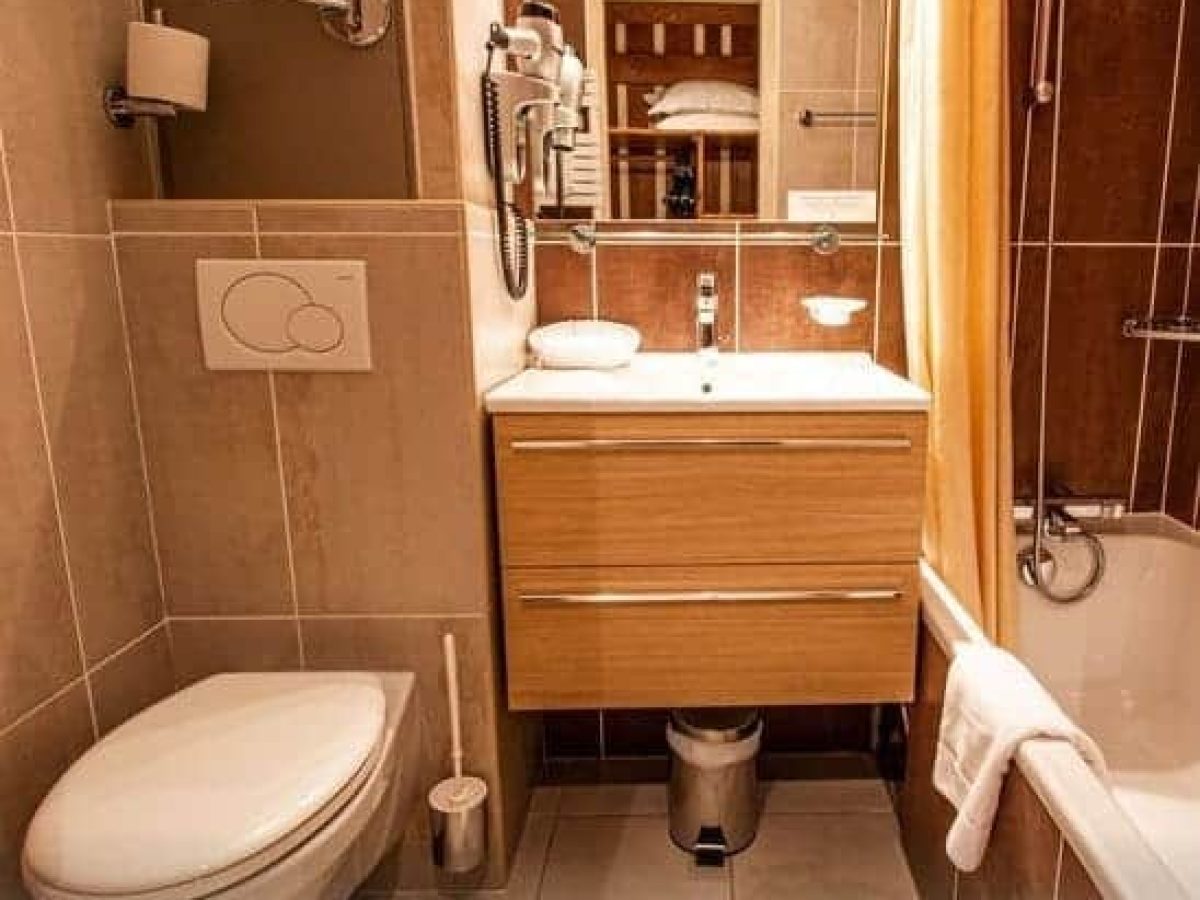 hotel-restaurant-3-a-vendre-de-31-chambres-90-couverts-au-coeur-de-la-station-de-champagny-en-vanoise-en-savoie-5