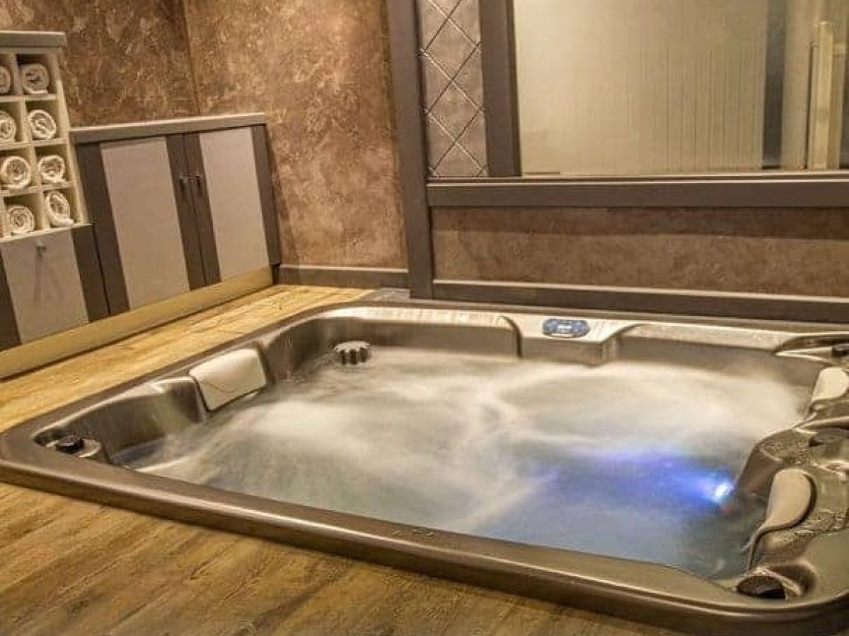 hotel-restaurant-3-a-vendre-de-31-chambres-90-couverts-au-coeur-de-la-station-de-champagny-en-vanoise-en-savoie-7