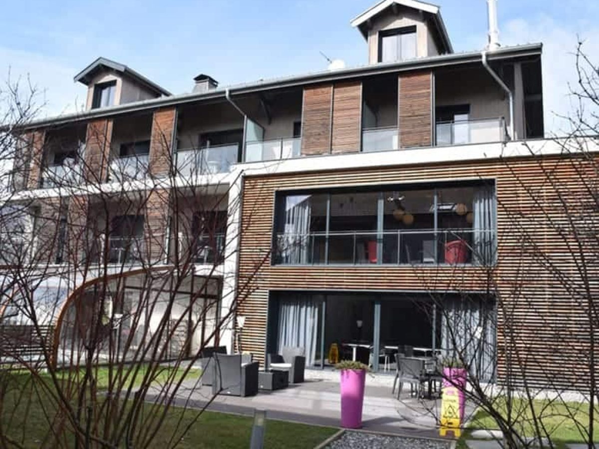 hotel-restaurant-3-de-16-chambres-45-couverts-murs-et-fonds-a-vendre-a-passy-en-haute-savoie-9