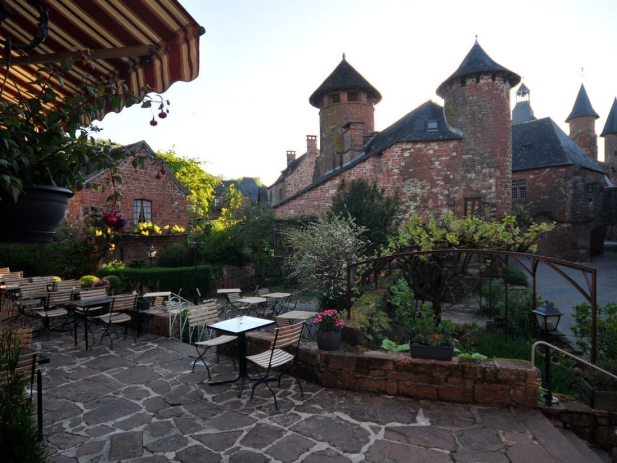 hotel-restaurant-a-vendre-dans-un-des-plus-beau-village-de-france-collonges-la-rouge-correze-nouvelle-aquitaine-1