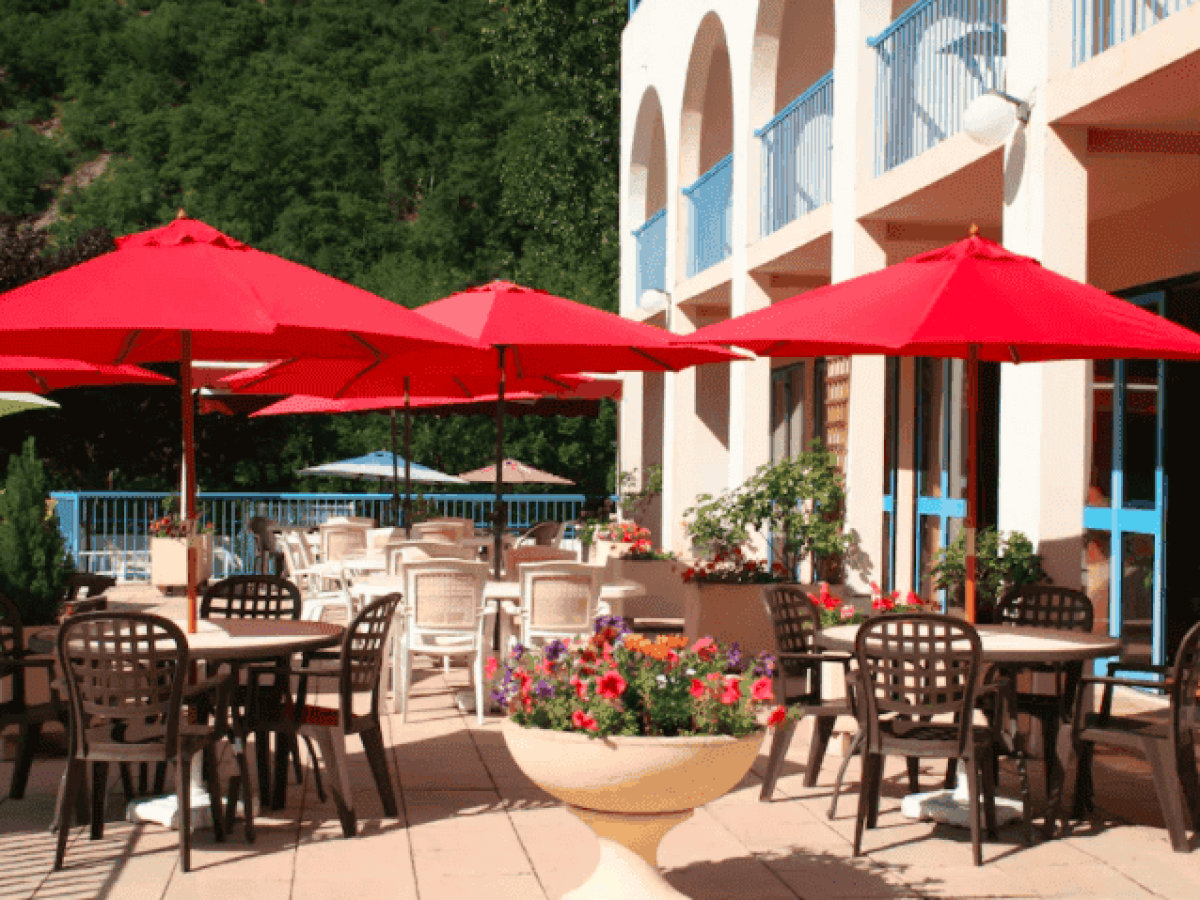 hotel-restaurant-a-vendre-de-60-chambres-100-couverts-a-digne-les-bains-dans-les-alpes-de-haute-provence-1