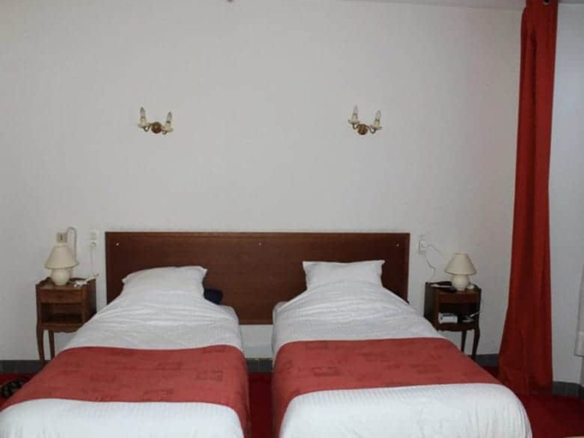 hotel-restaurant-de-26-chambres-a-vendre-proche-de-dijon-dans-le-jura-7