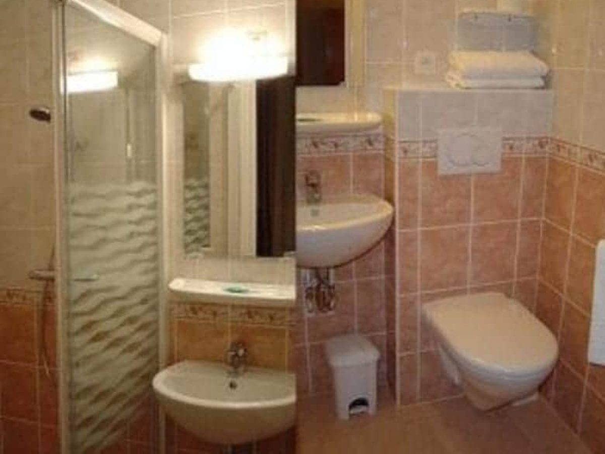 hotel-restaurant-de-26-chambres-a-vendre-proche-de-dijon-dans-le-jura-9