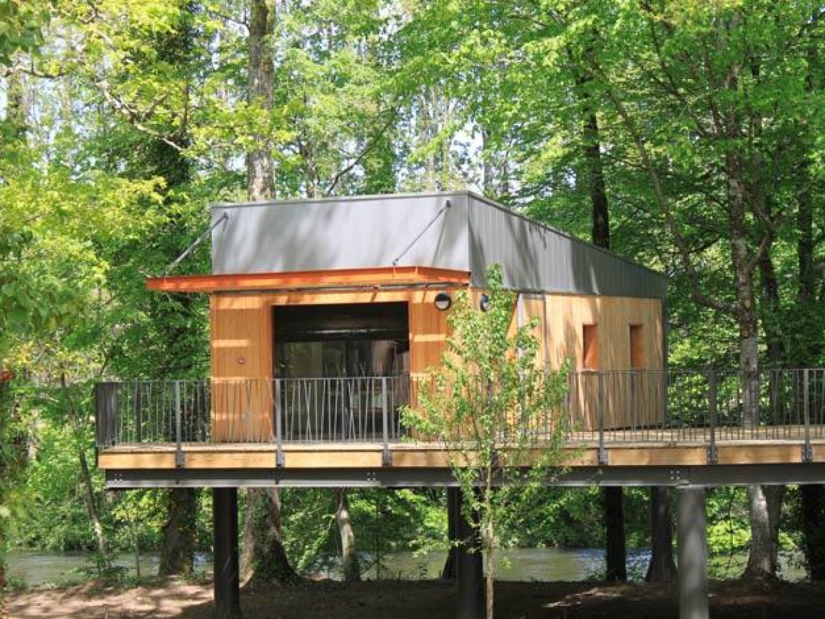 Village Vacances de 40 bungalows et 25 pavillons sur une île au cœur de la nature