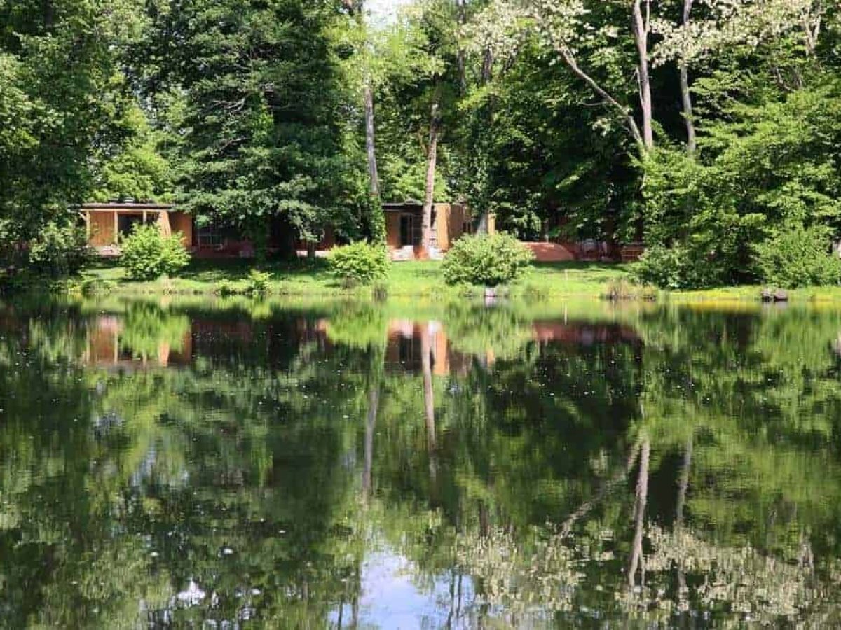 Village Vacances de 40 bungalows et 25 pavillons sur une île au cœur de la nature