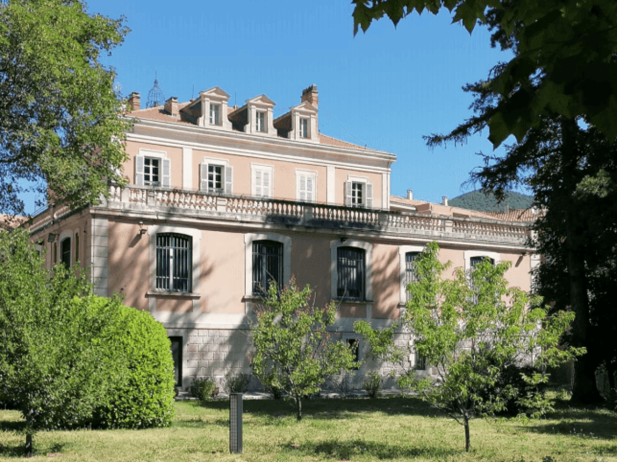 batiment-de-caractere-a-vendre-a-digne-les-bains-dans-les-alpes-de-haute-provence-3