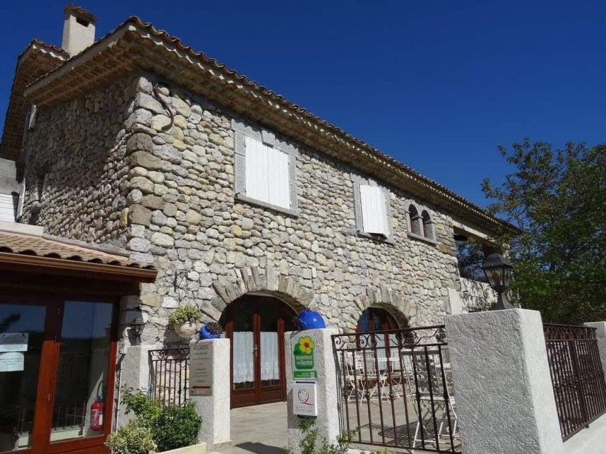 propriete-a-vendre-a-entrepierres-dans-les-alpes-de-haute-provence-1