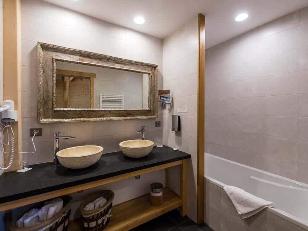 salle de bain chambre supérieure