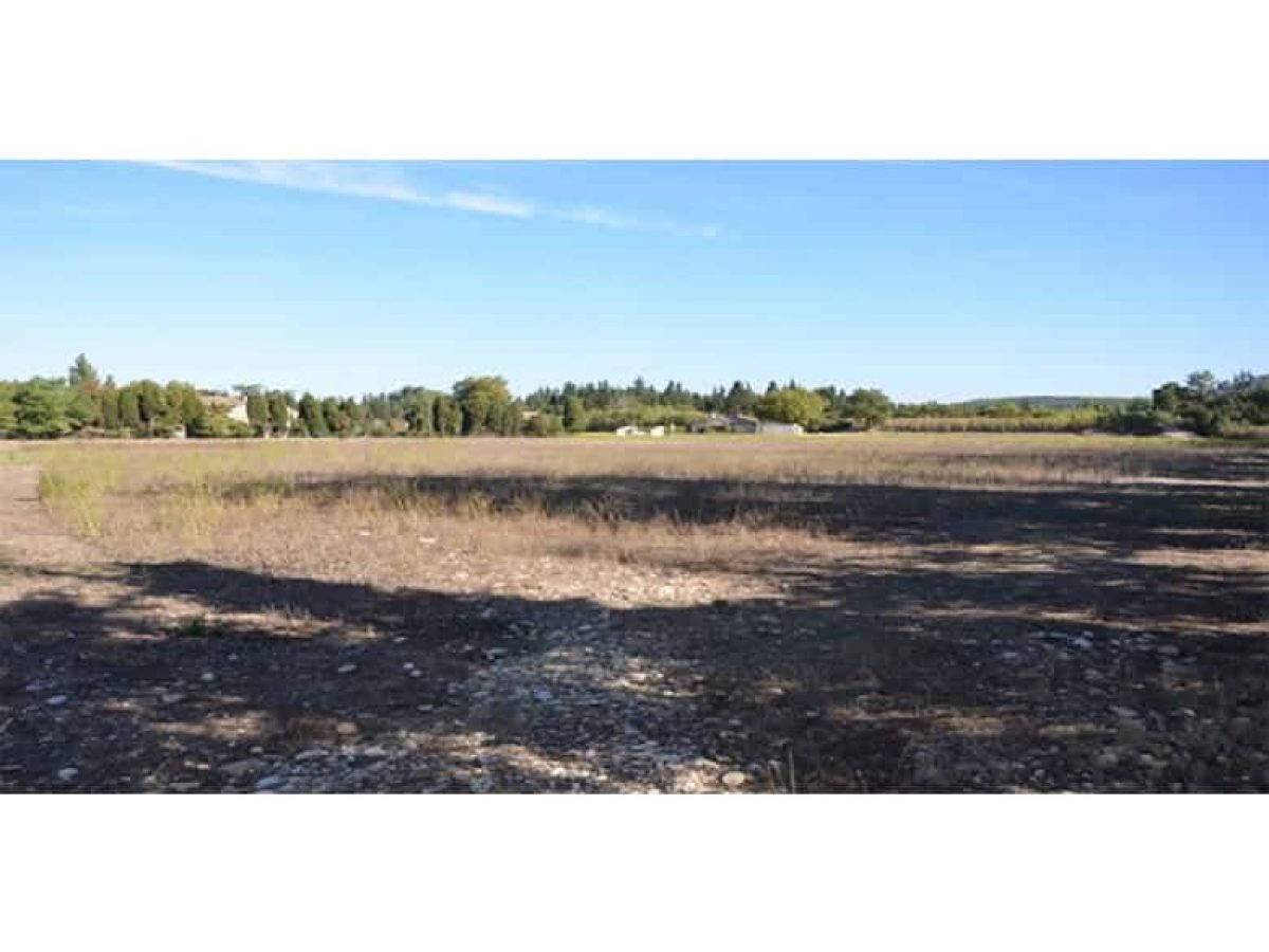 terrain-a-vendre-a-vocation-touristique-de-18-500-m2-proche-davignon-en-provence-dans-le-vaucluse-3