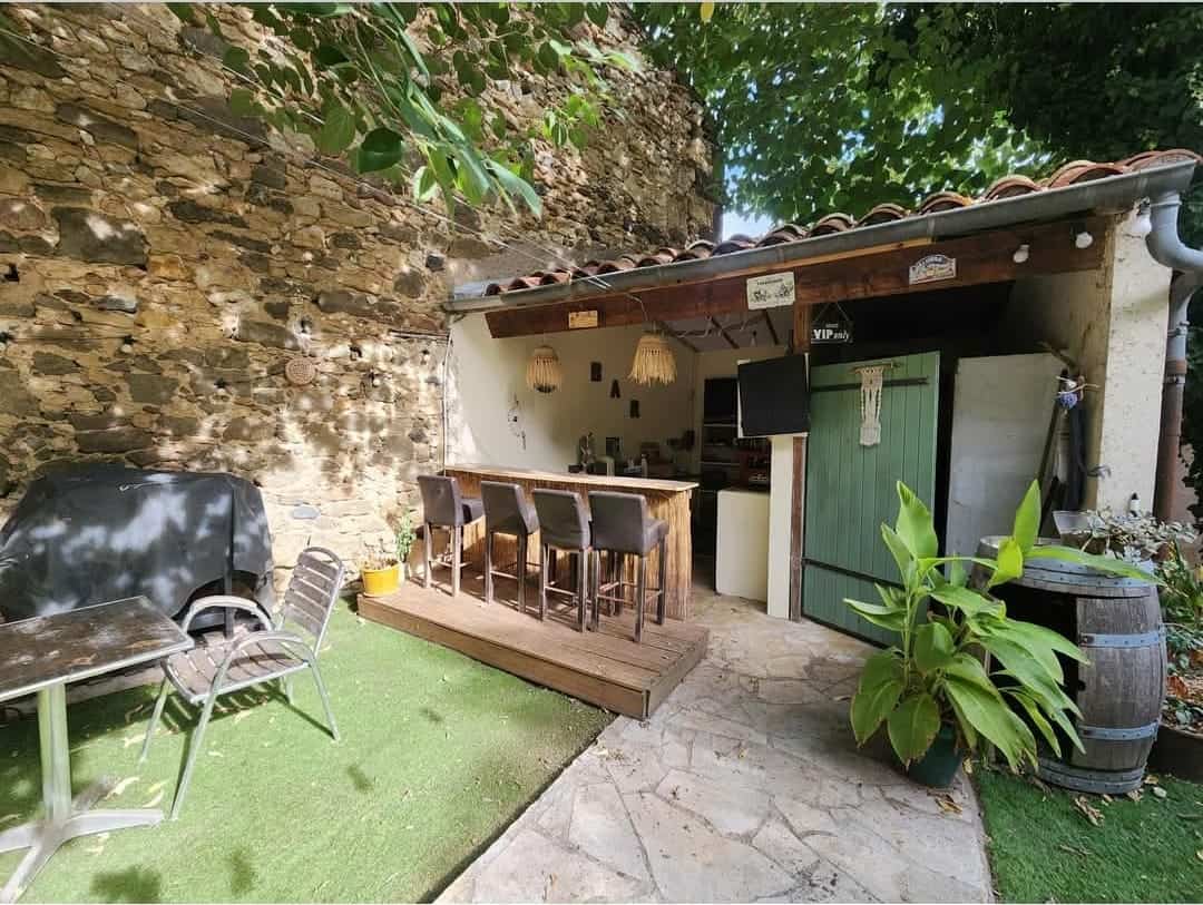 À vendre – Maison d'hôtes de 8 chambres à Adissan – Hérault (34)