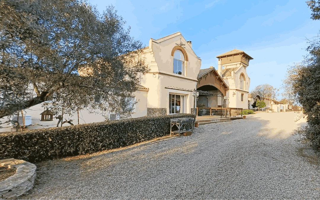 À vendre – Maison de maître avec 9 gîtes et 5 chambres d’hôtes à Agde – Hérault (34)