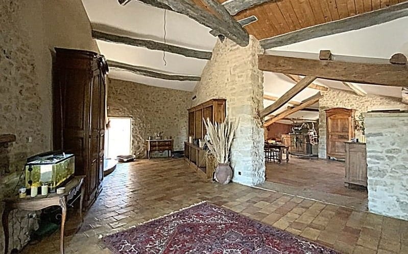 À vendre – Ferme provençale de 500 m² sur un terrain de 65 hectares à Forcalquier – Alpes-de-Haute-Provence (04)