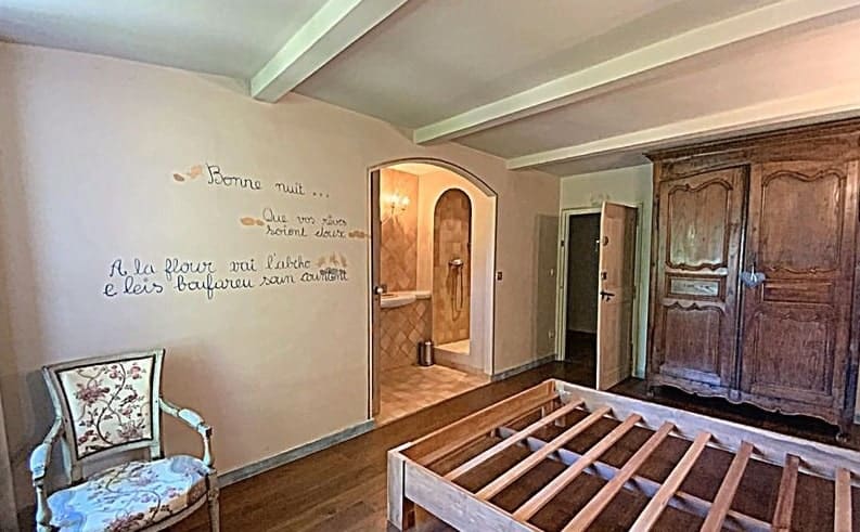 À vendre – Ferme provençale de 500 m² sur un terrain de 65 hectares à Forcalquier – Alpes-de-Haute-Provence (04)