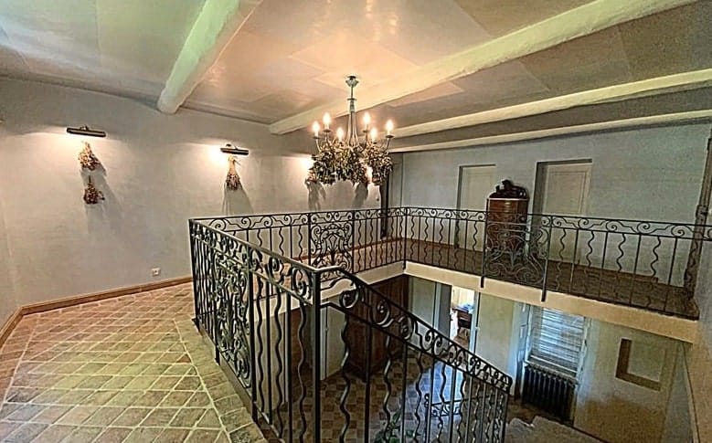 À vendre – Ferme provençale de 500 m² sur un terrain de 65 hectares à Forcalquier – Alpes-de-Haute-Provence (04)
