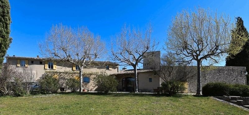 À vendre – Ferme provençale de 500 m² sur un terrain de 65 hectares à Forcalquier – Alpes-de-Haute-Provence (04)