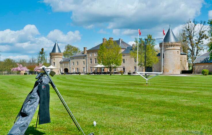 À vendre – Château du XVIIe siècle de 34 chambres à Donchery - Ardennes (08)