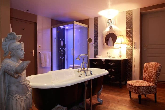 À vendre – Château du XVIIe siècle de 34 chambres à Donchery - Ardennes (08)