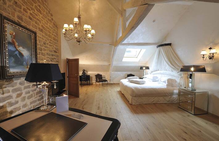 À vendre – Château du XVIIe siècle de 34 chambres à Donchery - Ardennes (08)