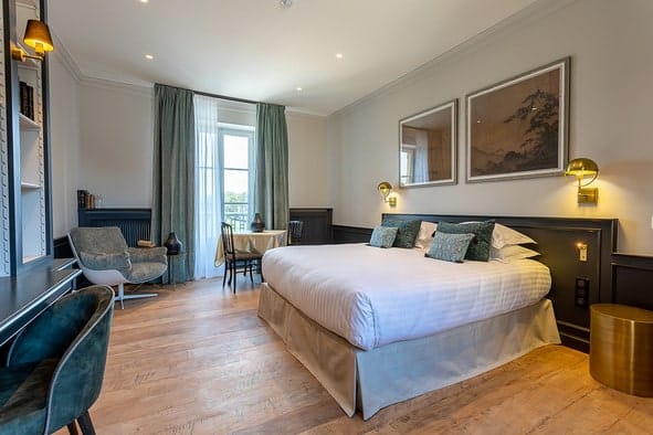 À vendre – Château du XVIIe siècle de 34 chambres à Donchery - Ardennes (08)