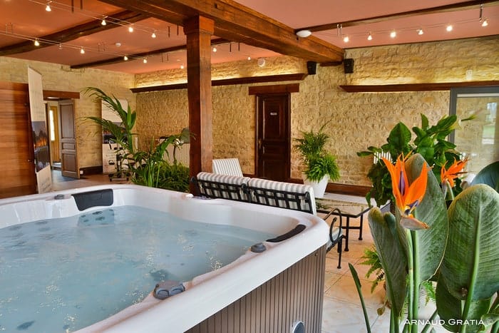 À vendre – Château du XVIIe siècle de 34 chambres à Donchery - Ardennes (08)