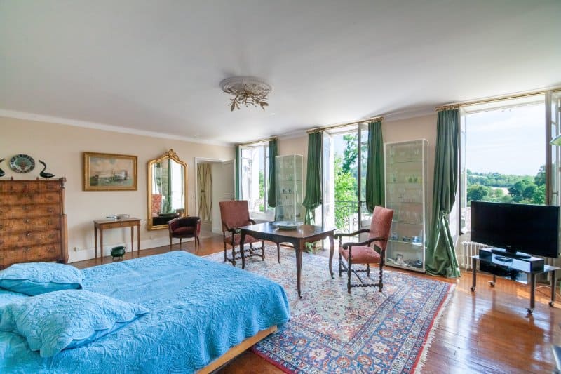 À vendre – Château de 17 pièces à Châteauvillain – Haute-Marne (52)