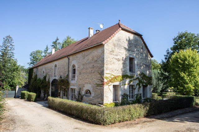 À vendre – Château de 17 pièces à Châteauvillain – Haute-Marne (52)