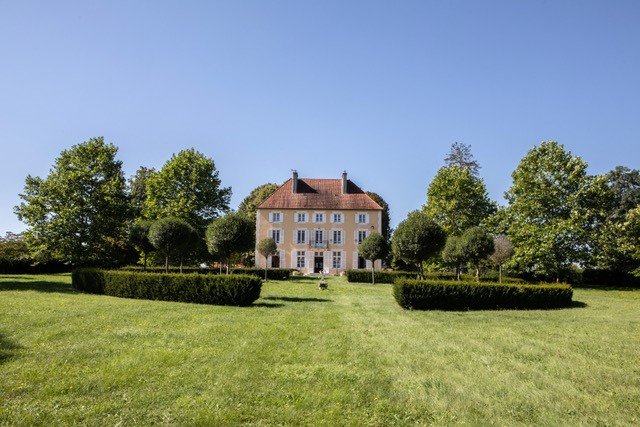 À vendre – Château de 17 pièces à Châteauvillain – Haute-Marne (52)