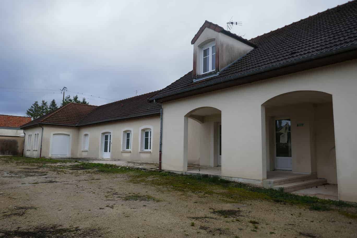 À vendre ou à louer – Ancienne bâtisse à réhabiliter en centre touristique à Les Riceys – Aube (10)
