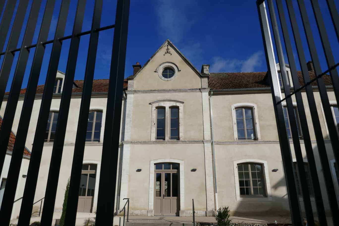 À vendre ou à louer – Ancienne bâtisse à réhabiliter en centre touristique à Les Riceys – Aube (10)