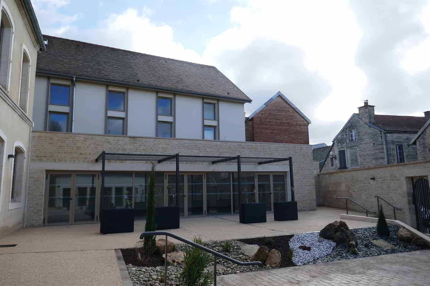 À vendre ou à louer – Ancienne bâtisse à réhabiliter en centre touristique à Les Riceys – Aube (10)
