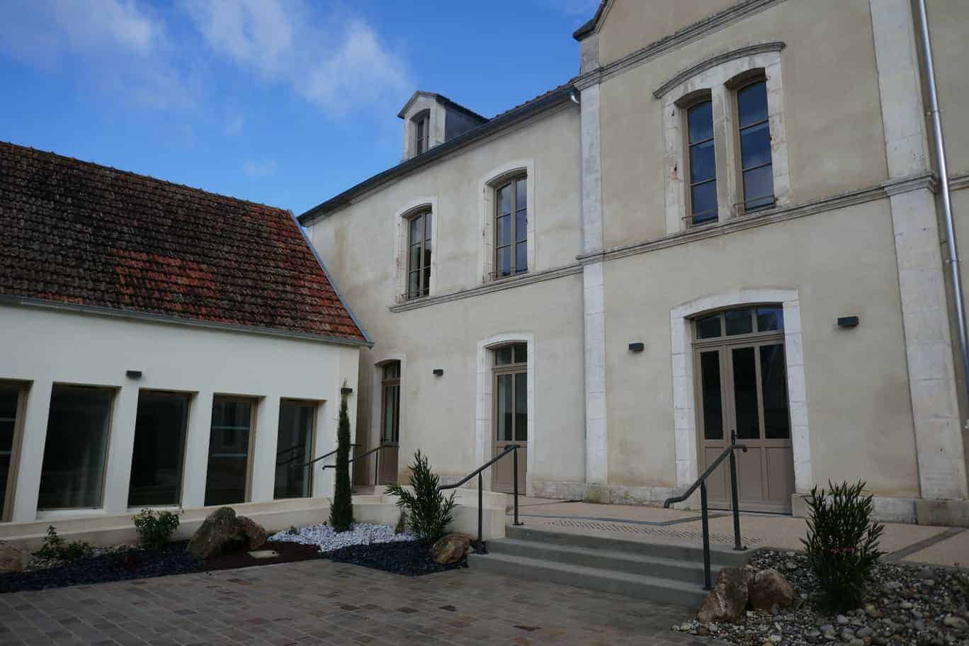 À vendre ou à louer – Ancienne bâtisse à réhabiliter en centre touristique à Les Riceys – Aube (10)
