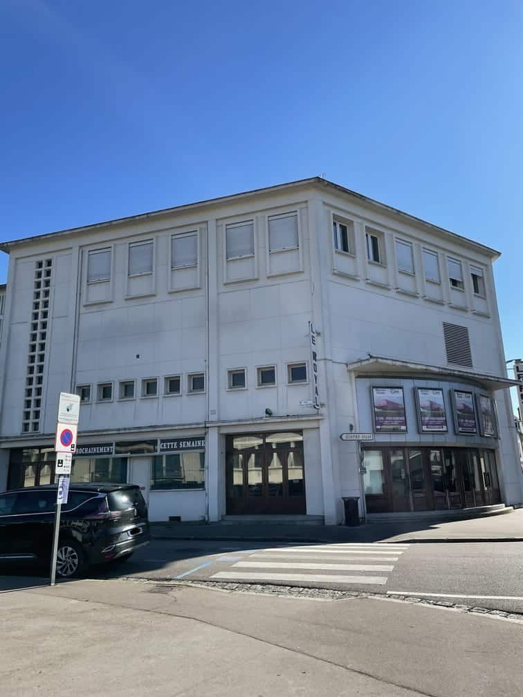 À vendre – Ancien Cinéma de 1 200 m² à Reconvertir en Espace de Loisirs Indoor à Pont-Audemer – Eure (27)