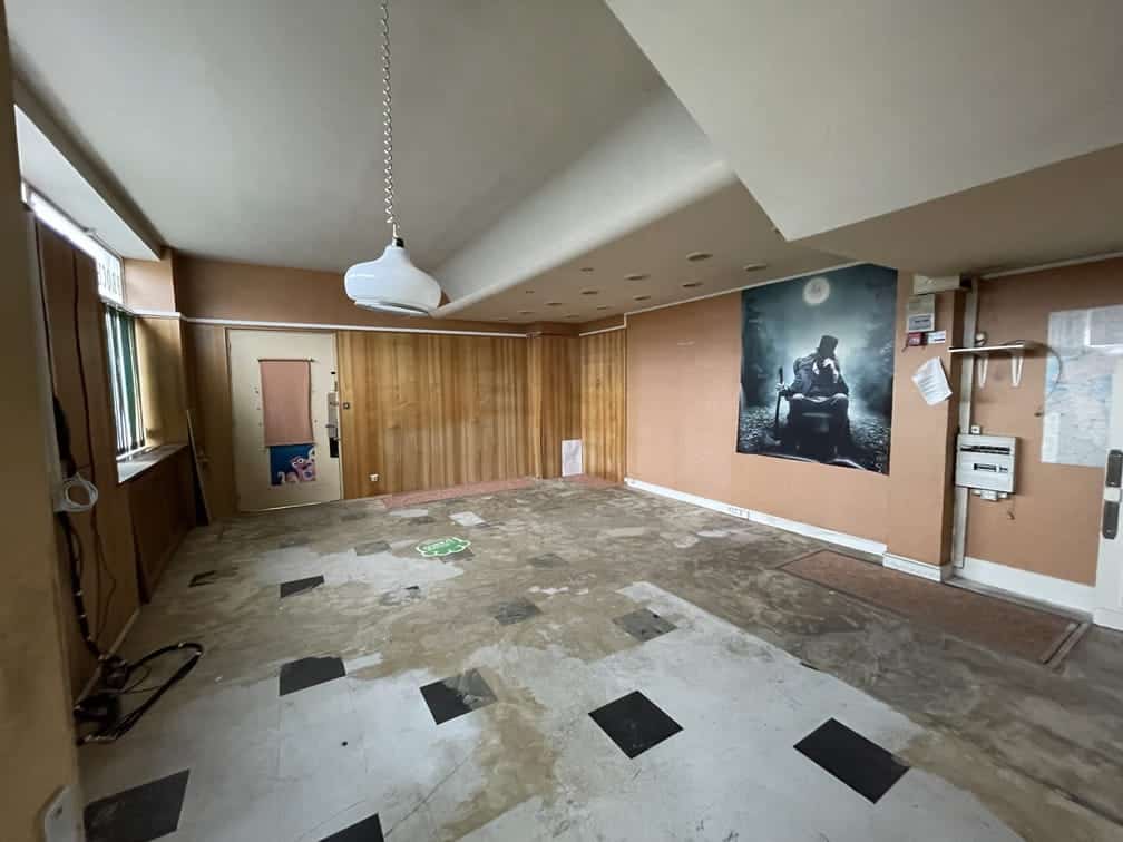 À vendre – Ancien Cinéma de 1 200 m² à Reconvertir en Espace de Loisirs Indoor à Pont-Audemer – Eure (27)