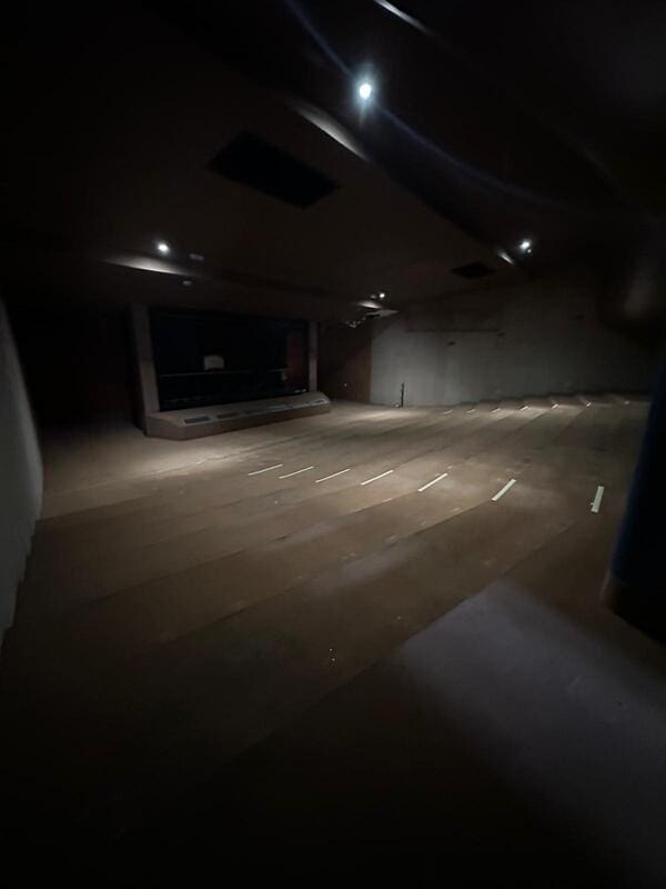 À vendre – Ancien Cinéma de 1 200 m² à Reconvertir en Espace de Loisirs Indoor à Pont-Audemer – Eure (27)