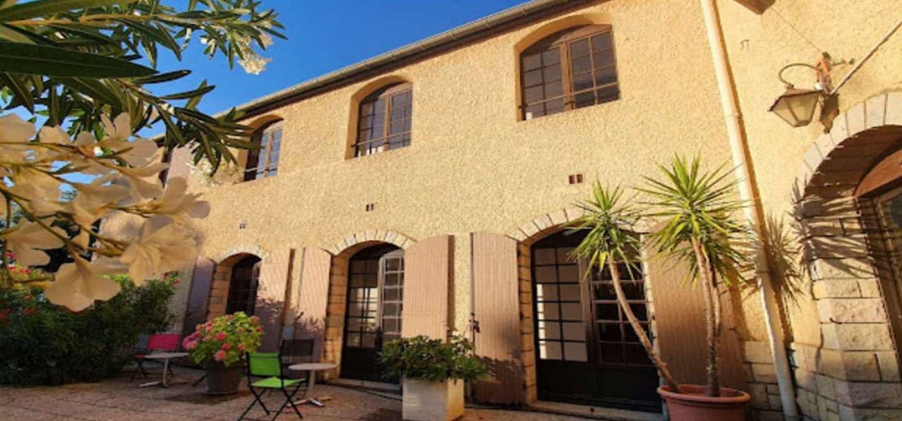 À Vendre – Hôtel Restaurant 3 étoiles de 36 chambres et 50 couverts à Saint-Didier – Vaucluse (84)