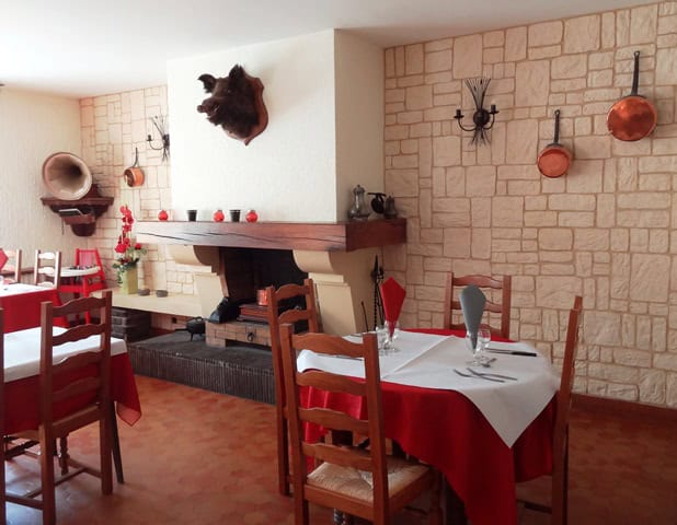 À Vendre – Hôtel-Restaurant de 9 chambres et 70 couverts à Apremont – Ardennes (08)
