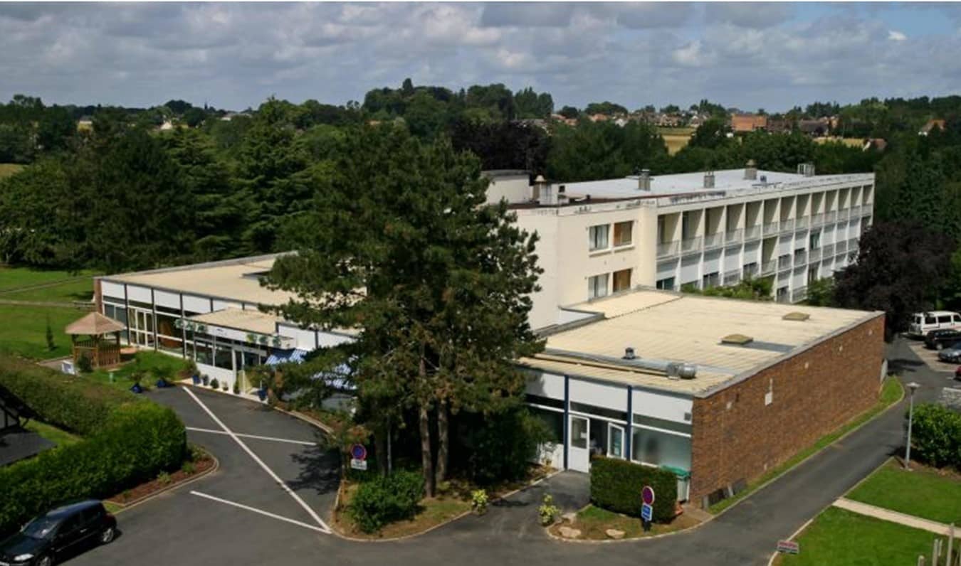 À Vendre – Ancienne clinique de 78 chambres à réhabiliter en hébergement touristique à Saint-Ouen-du-Tilleul – Eure (27)