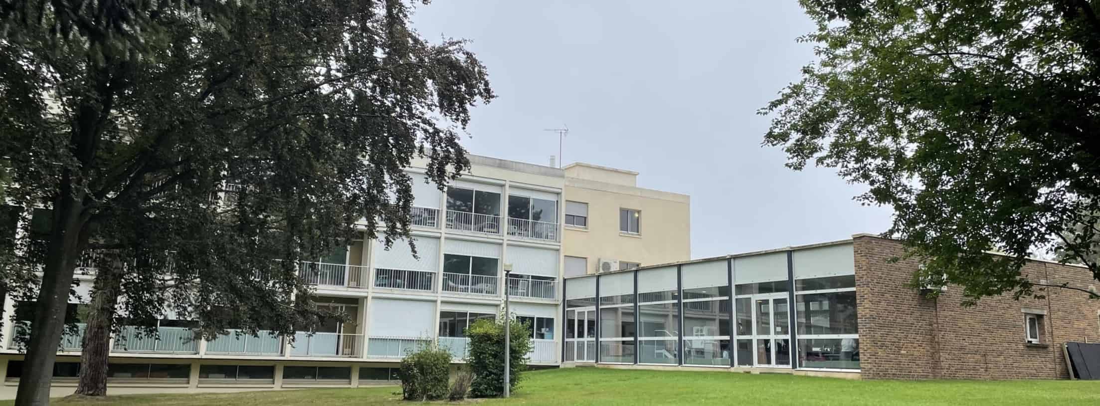 À Vendre – Ancienne clinique de 78 chambres à réhabiliter en hébergement touristique à Saint-Ouen-du-Tilleul – Eure (27)