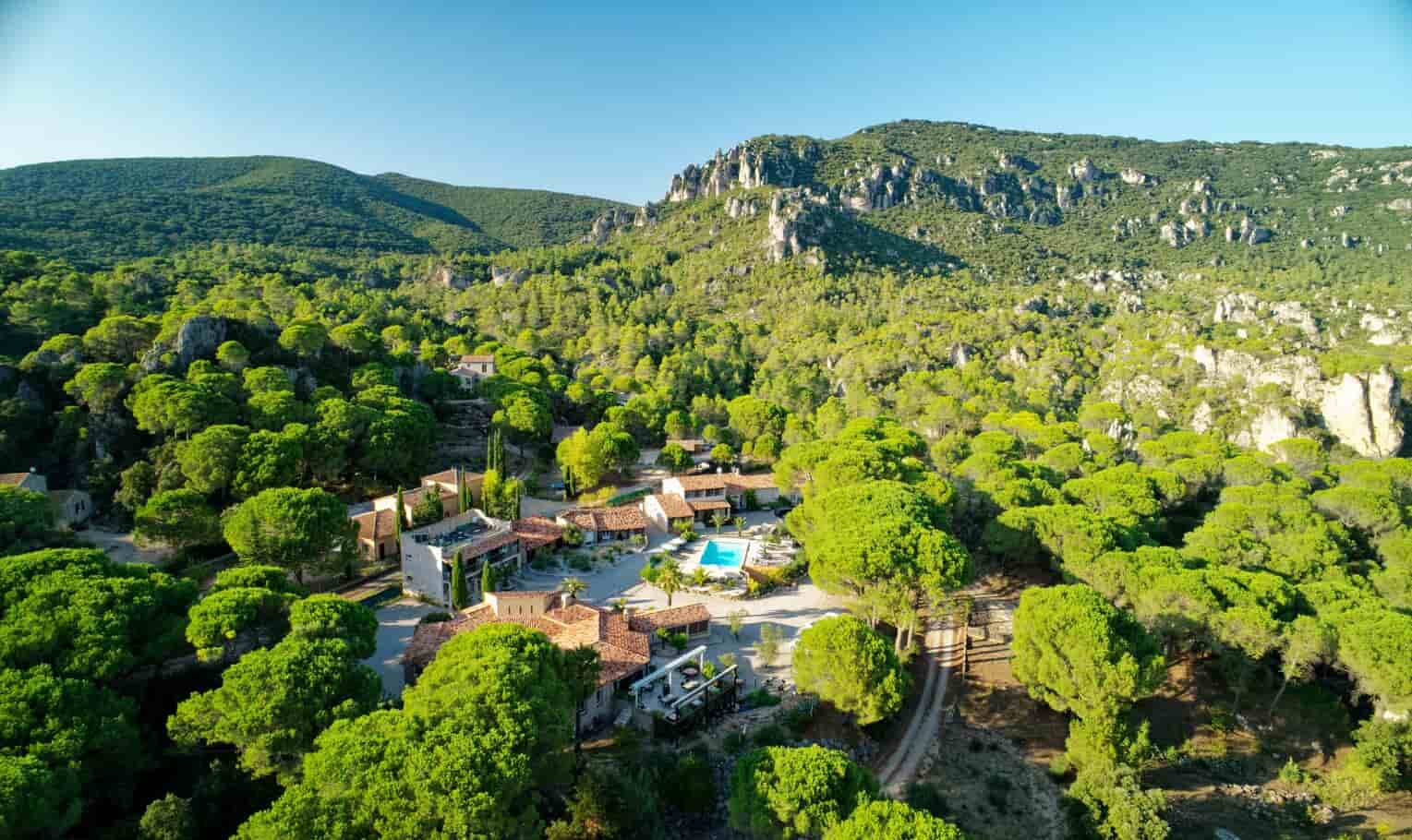 À vendre – Hôtel-Restaurant de 18 chambres et 100 couverts à Mourèze – Hérault (34)