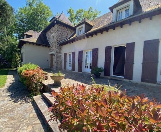 À vendre – Chambres d’hôtes et Gîte de 311 m² à Saint-Sornin-Lavolps – Corrèze (19)