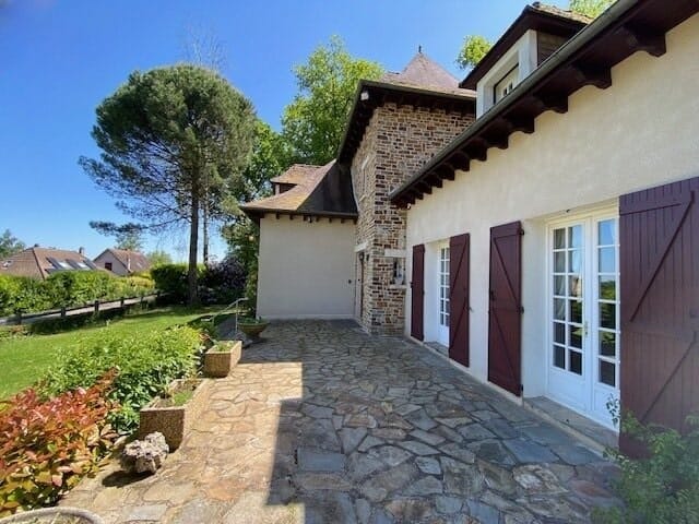 À vendre – Chambres d’hôtes et Gîte de 311 m² à Saint-Sornin-Lavolps – Corrèze (19)