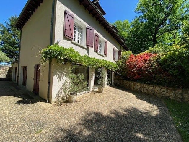 À vendre – Chambres d’hôtes et Gîte de 311 m² à Saint-Sornin-Lavolps – Corrèze (19)