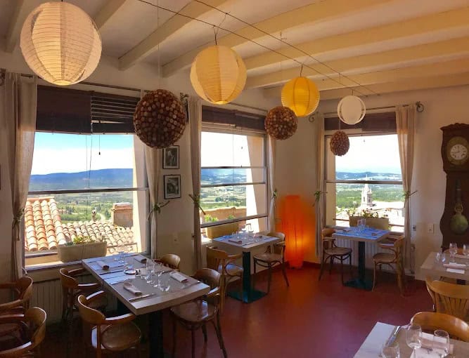 À vendre – Hôtel-Restaurant de 13 chambres et 50 couverts dans le Lubéron – Vaucluse (84)