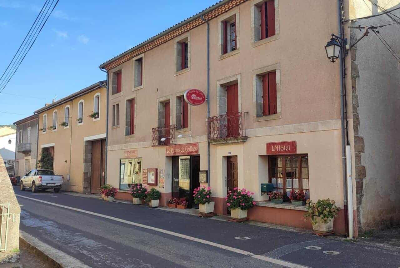 À vendre – Hôtel-Restaurant de 6 chambres et 70 couverts à Ceilhes-et-Rocozels – Hérault (34)