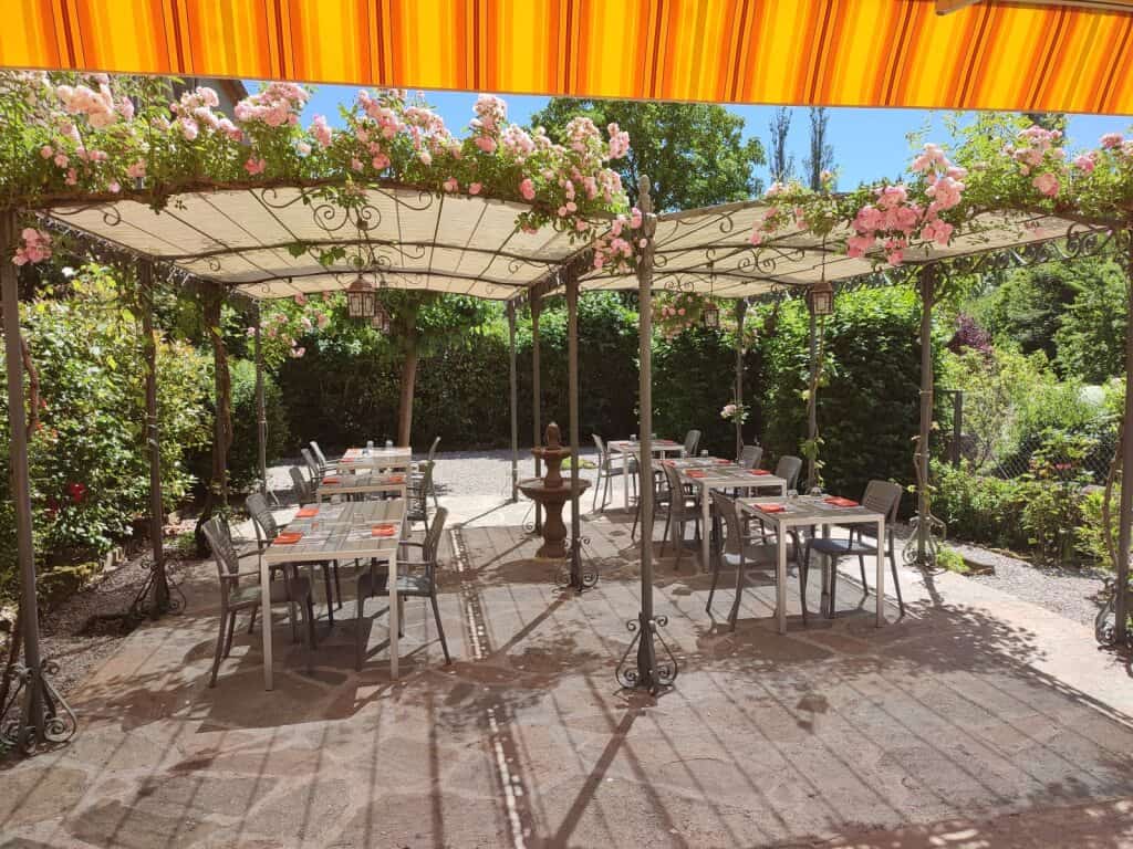 À vendre – Hôtel-Restaurant de 6 chambres et 70 couverts à Ceilhes-et-Rocozels – Hérault (34)